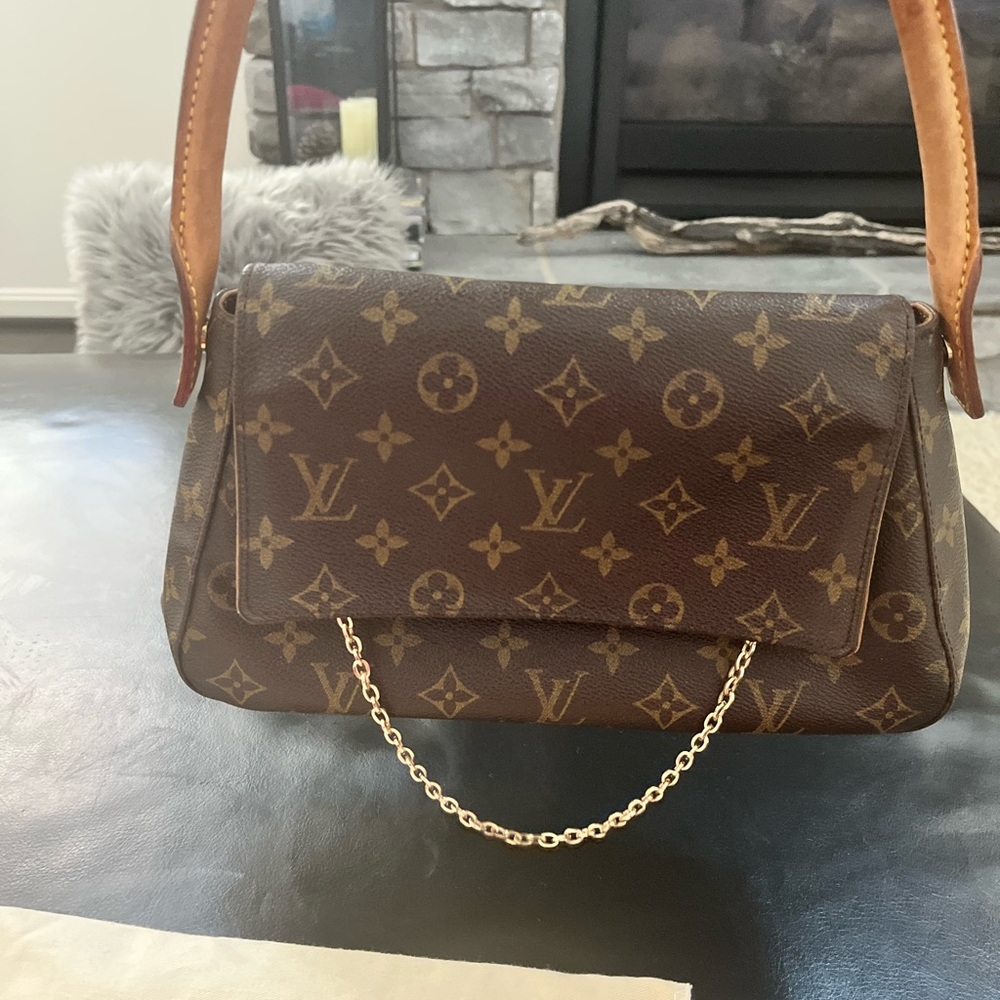 💯 Louis Vuitton purse BUNDLE like new with dust bag and teddy bear keychain - Picture 5 of 16